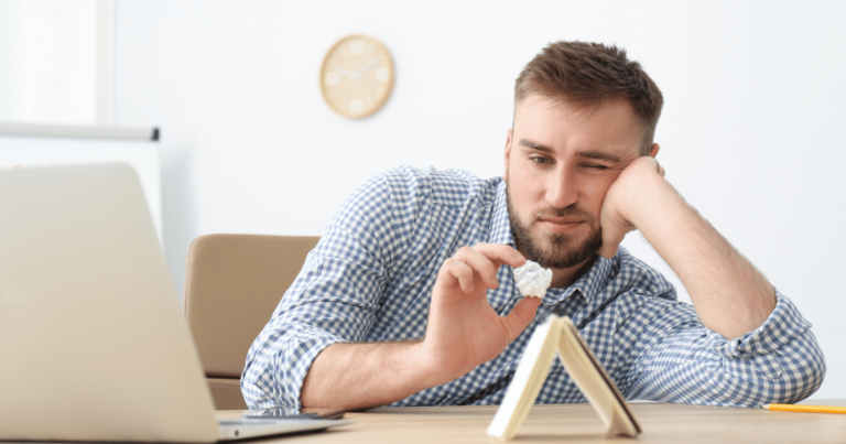 9 daily habits of people who will never truly be happy, according to psychology