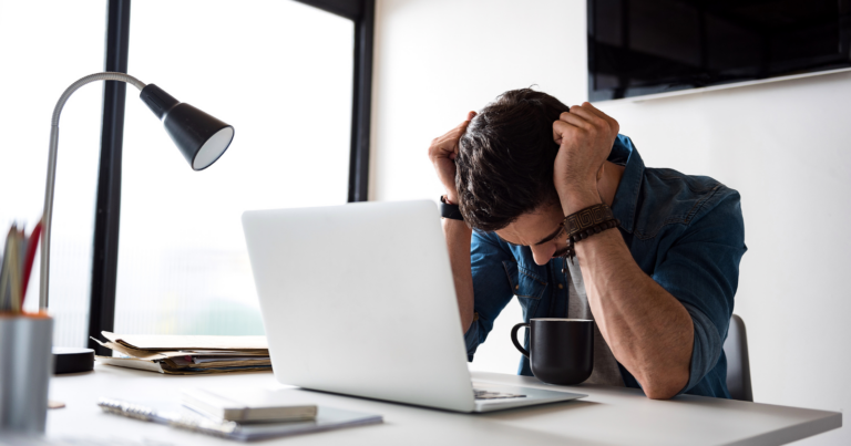 People who are undisciplined and unproductive in life often display these 5 morning behaviors