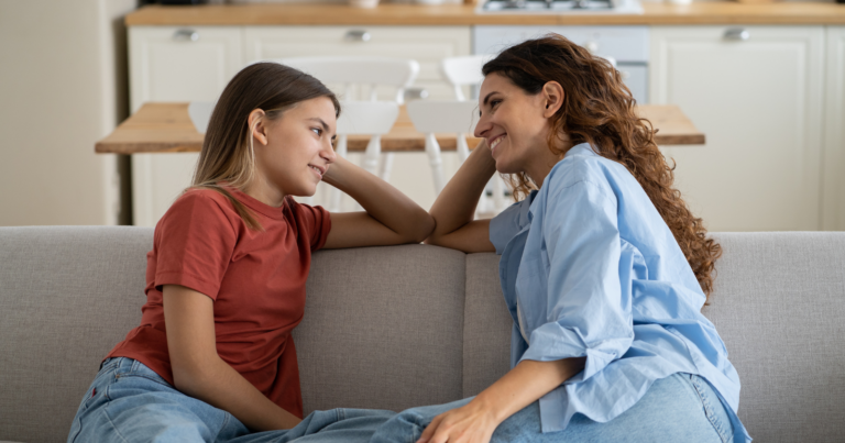 7 behaviors of parents who raise kind-hearted children, according to psychology