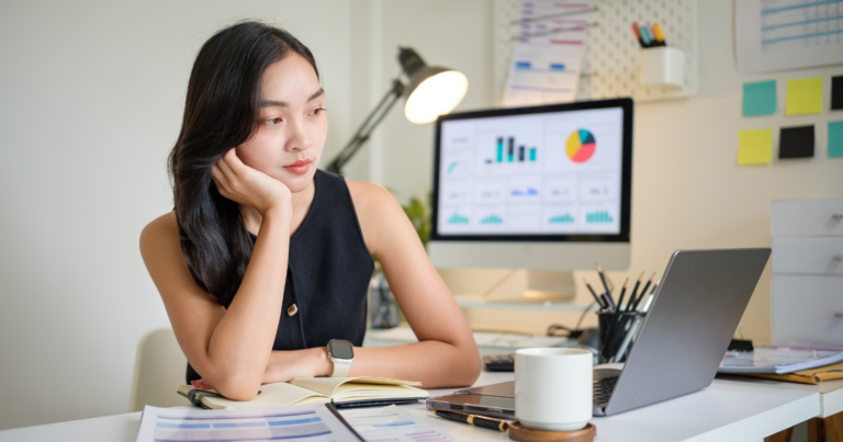 7 daily habits of people who never move forward in life, according to psychology