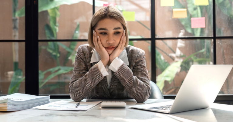 Women who are secretly unfulfilled in life usually display these 7 subtle behaviors