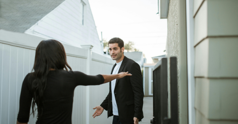 People with poor social skills often display these 5 behaviors without realizing how they come across