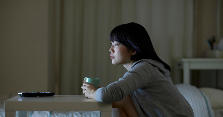 5 evening habits of people who never move forward in life (and what to do instead)