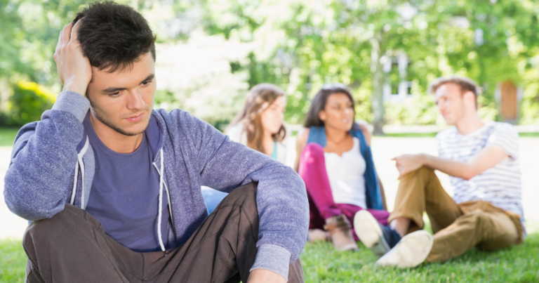 4 zodiac signs who constantly feel like outsiders, no matter where they are