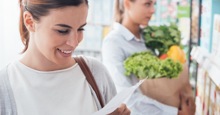 People who still write their grocery list on paper instead of on their phones share these 6 unexpected qualities