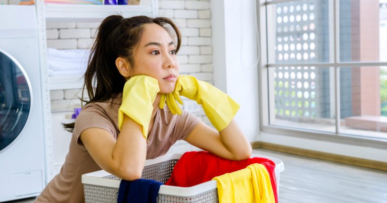 People who clean before the cleaner comes share these 9 deep-seated fears about judgment