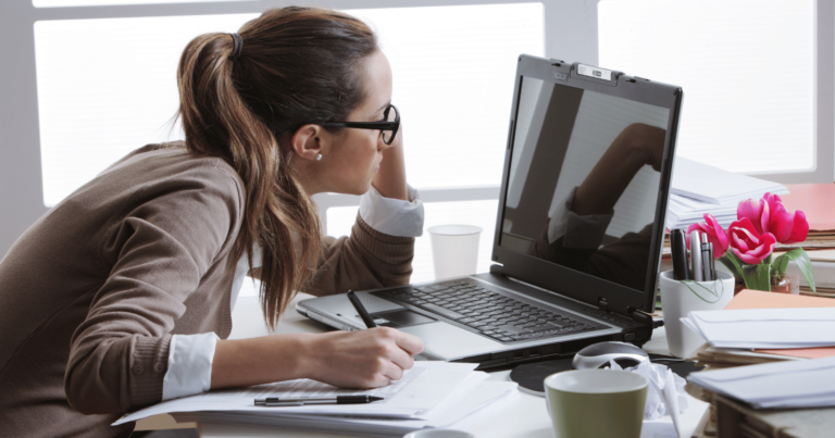 7 daily habits that make you feel “busy” but not actually productive, says psychology